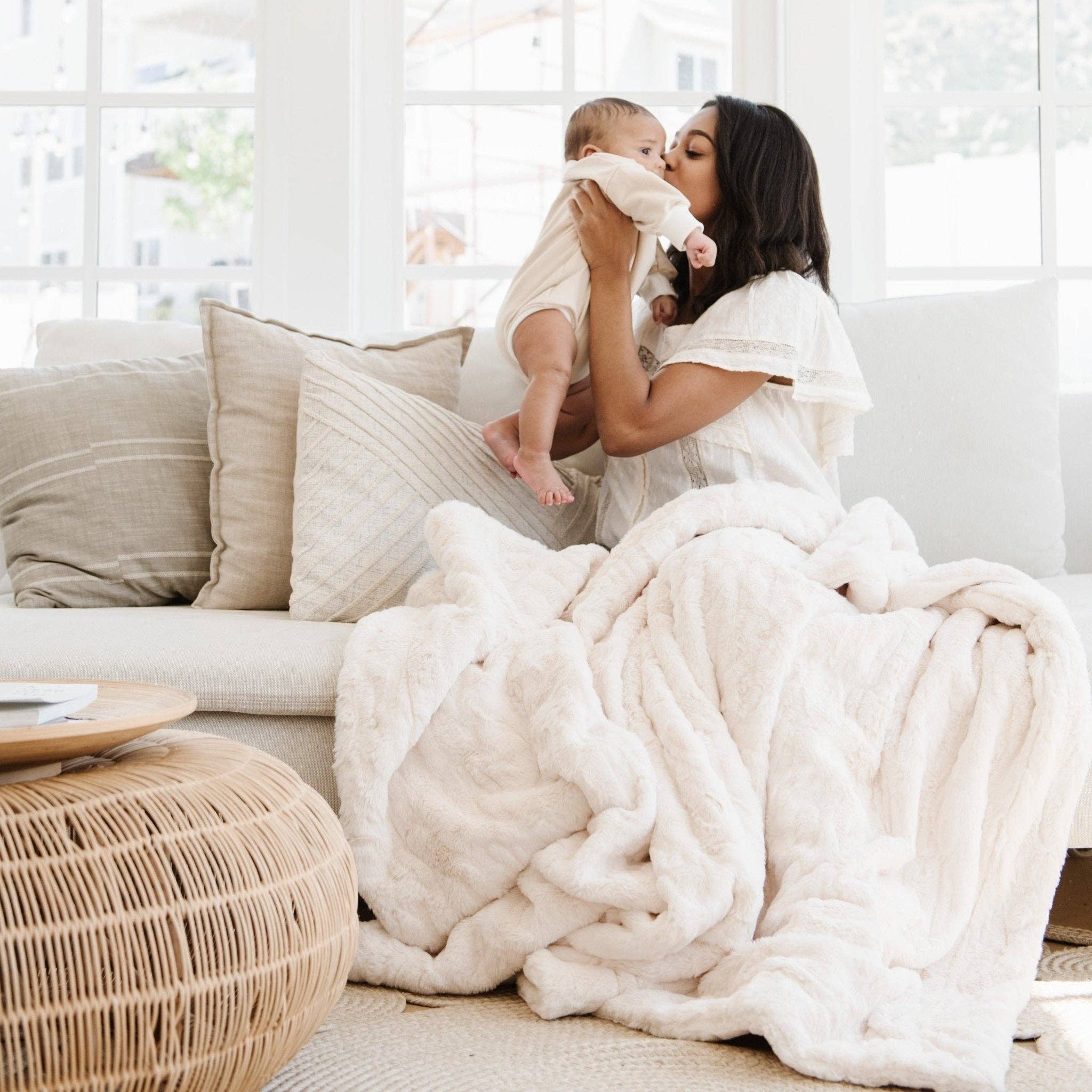 PATTERNED FAUX FUR XL THROW BLANKETS