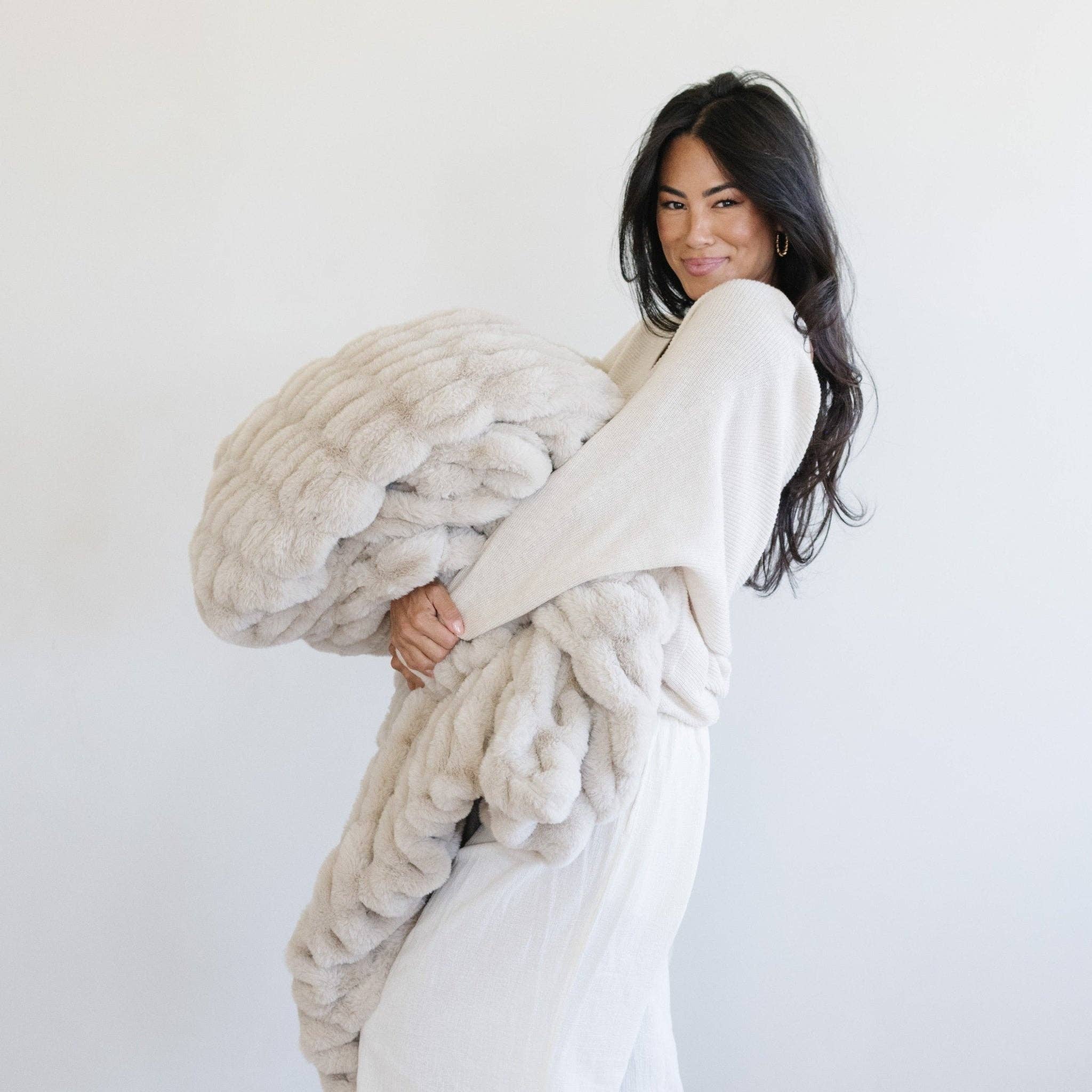DOUBLE RUCHED FAUX FUR THROW BLANKETS