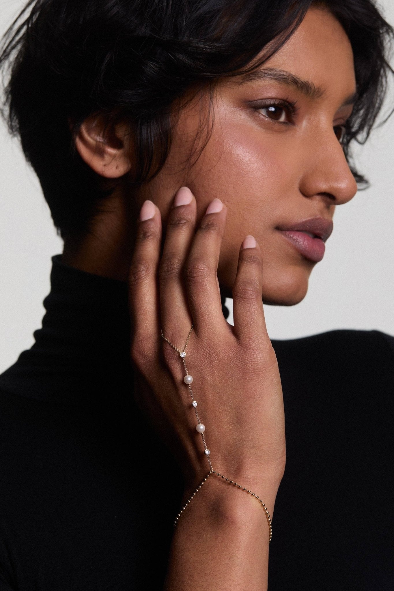 ESME PEARL HAND CHAIN BRACELET - The Closet