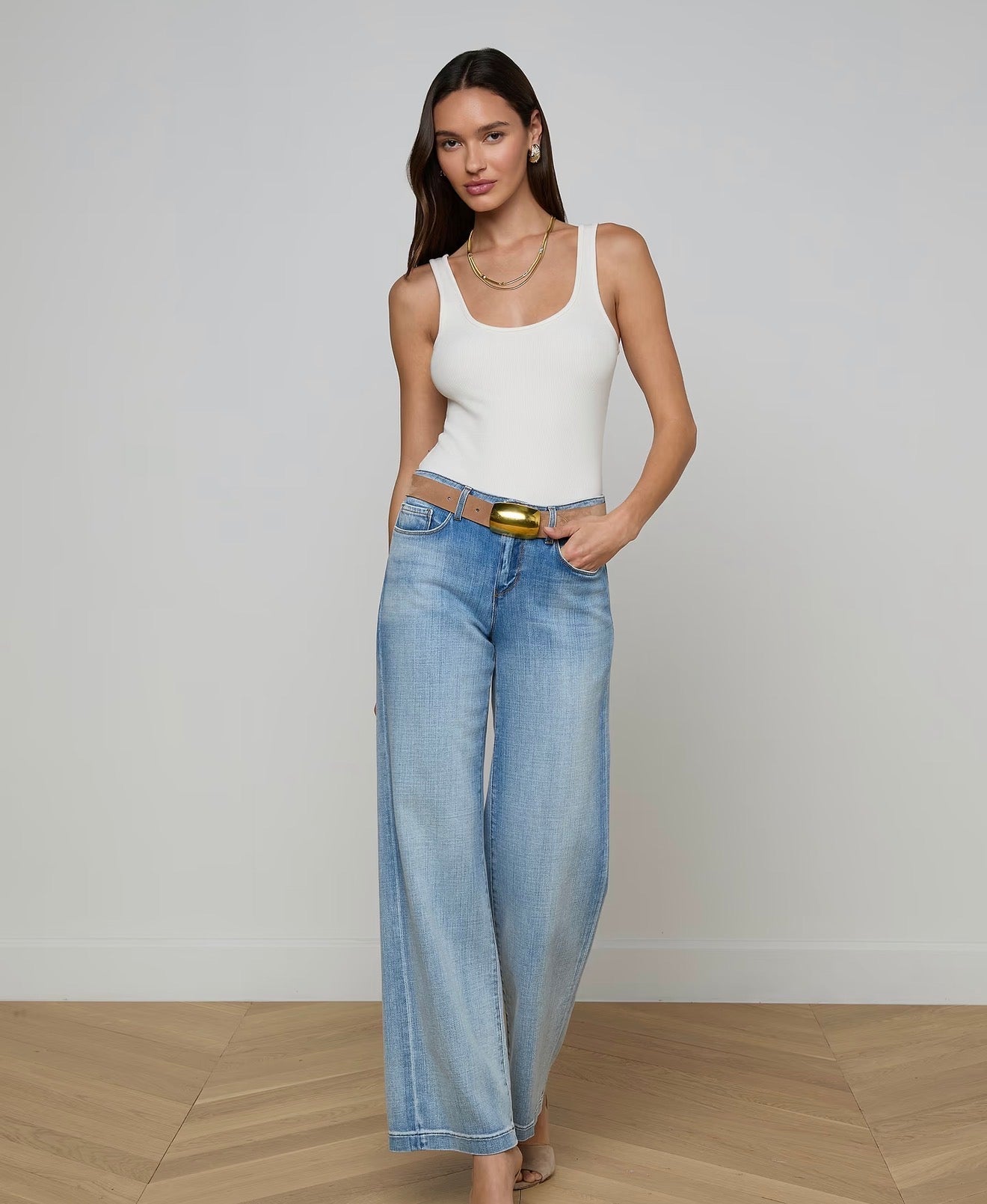 Joanne Wide - Leg - The Closet