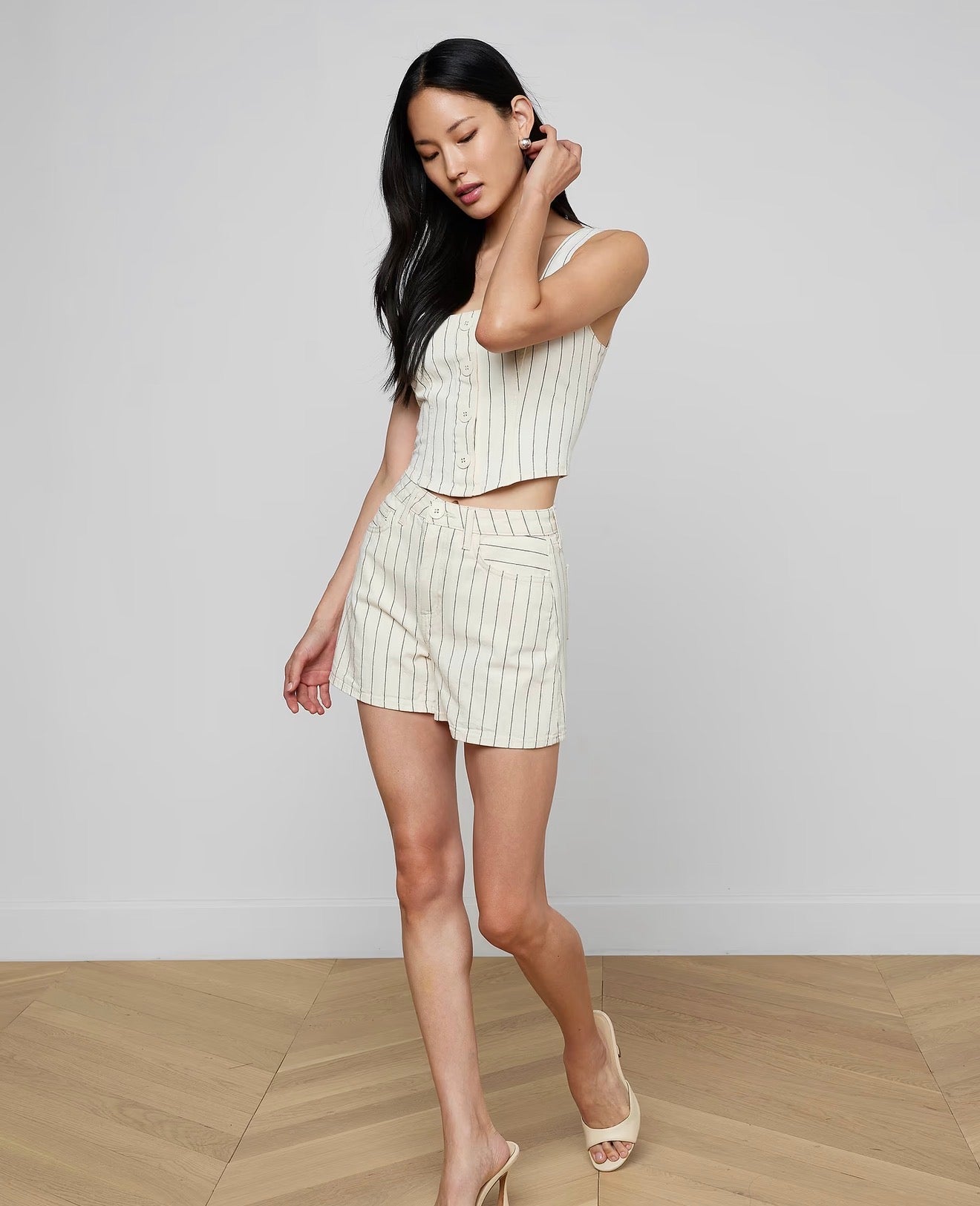 Lissania Short - The Closet