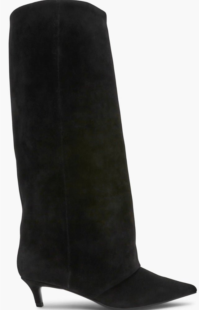 Luca Boot - The Closet