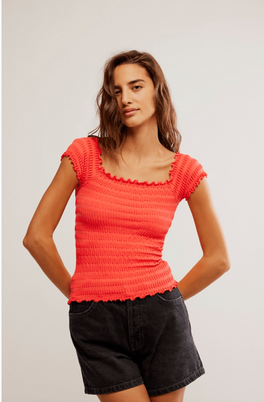 PUCKER UP SEAMLESS TEE - The Closet