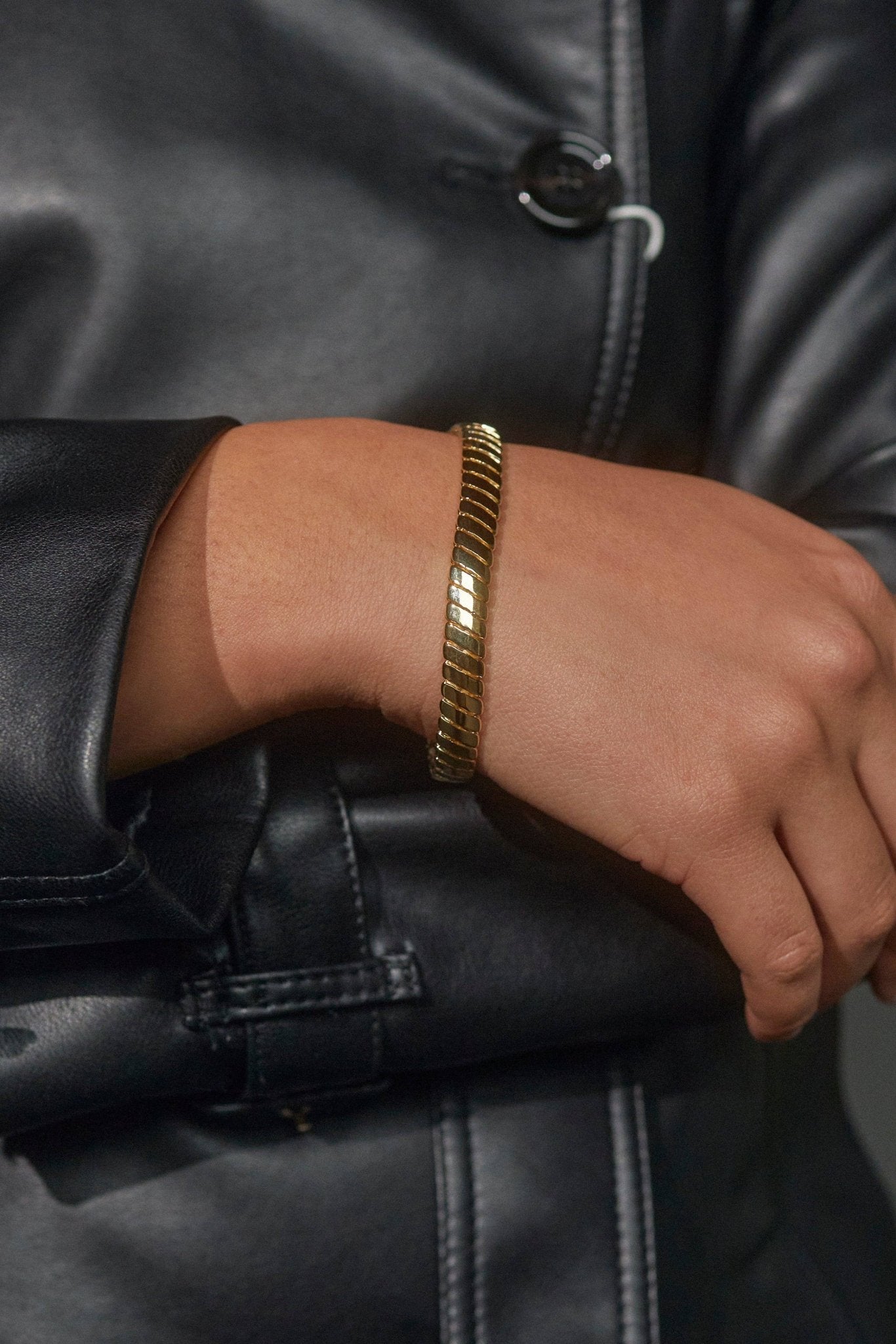 SUNLIGHT RIBBED LINE BRACELET - The Closet