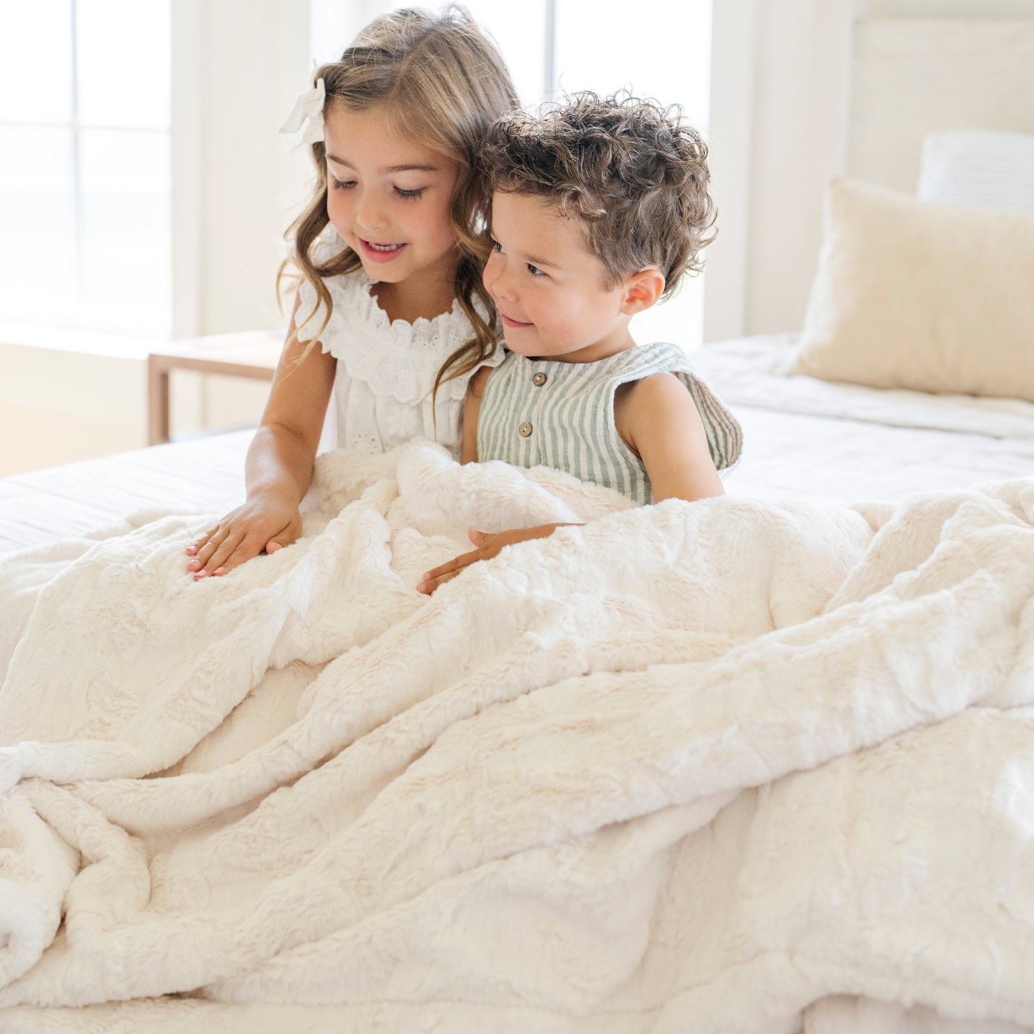 PATTERNED FAUX FUR XL THROW BLANKETS