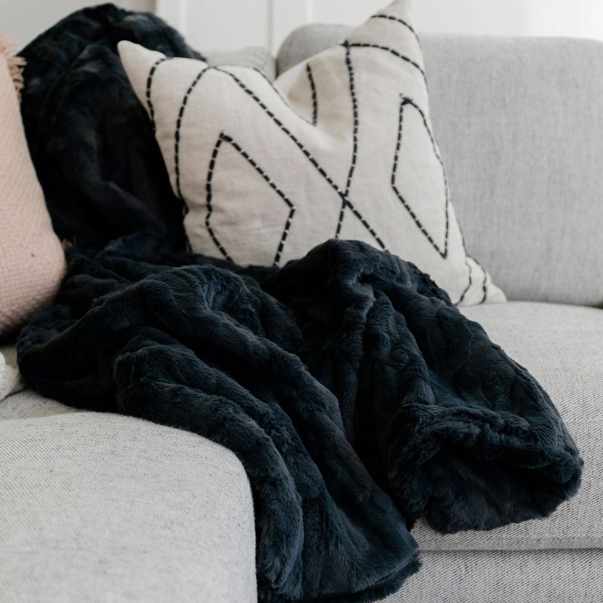 PATTERNED FAUX FUR XL THROW BLANKETS