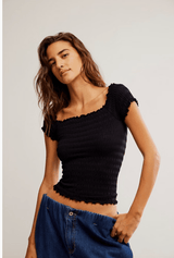 PUCKER UP SEAMLESS TEE - The Closet